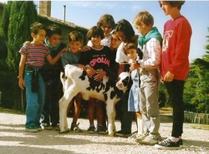 bambini davanti al vecchio aquilone 1987
